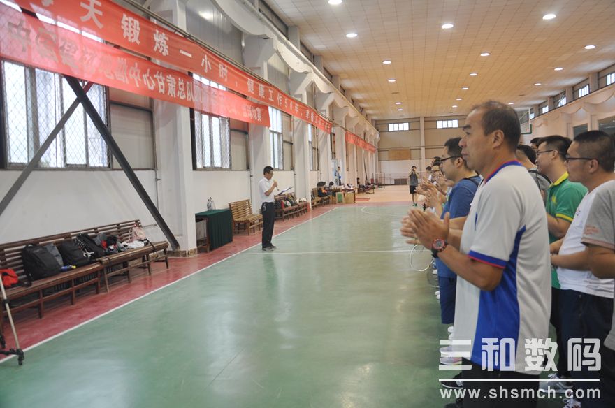 王发勇主持开幕式